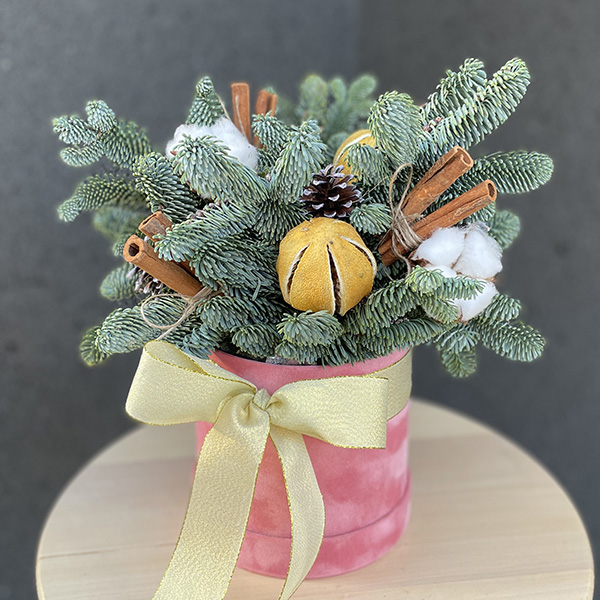 Box Bożonarodzeniowy z nobilisu bawełny, cynamonem, suszoną pomarańczą